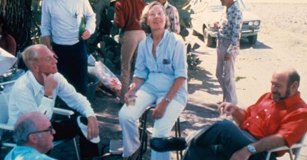 En Hacienda Metepec, con Bob Cobean, Nigel Davies, Jim Langley y Jaime Litvak, 1979 o 1980. Foto Sue Scott.jpg