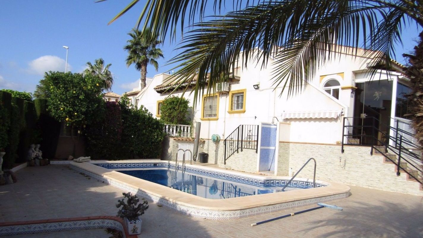https://www.girasolhomes.com/property/33898/3-bed-property-for-sale-in-cabo-roig-alicante-spain