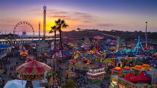 A photo of the San Diego Fair.