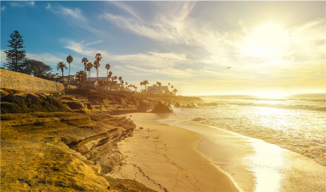 A photo of a SD beach.