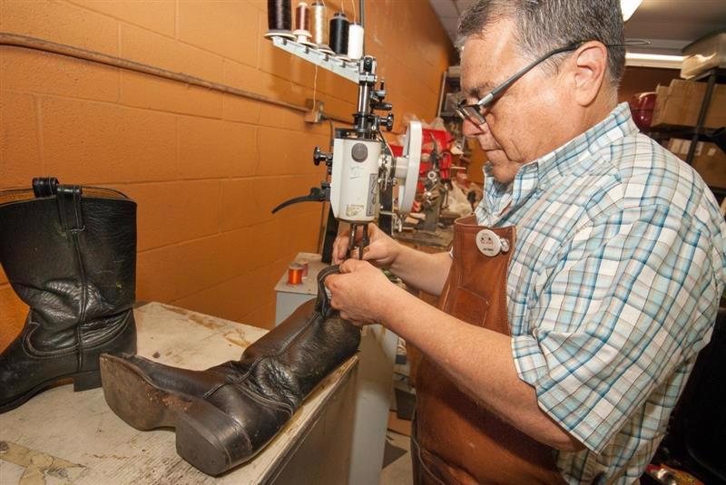 Photograph of a mural titled “The Sisterhood of Two Hearts” displayed on the exterior wall of Mexic-Arte Museum. The artwork features vibrant, colorful depictions of cultural unity between Austin, Texas, and Saltillo, Mexico. Artists: Ana Sofia and Chous. Photo by Lori Renteria. Text overlay says “The Creative Reset” with a City of Austin seal.
