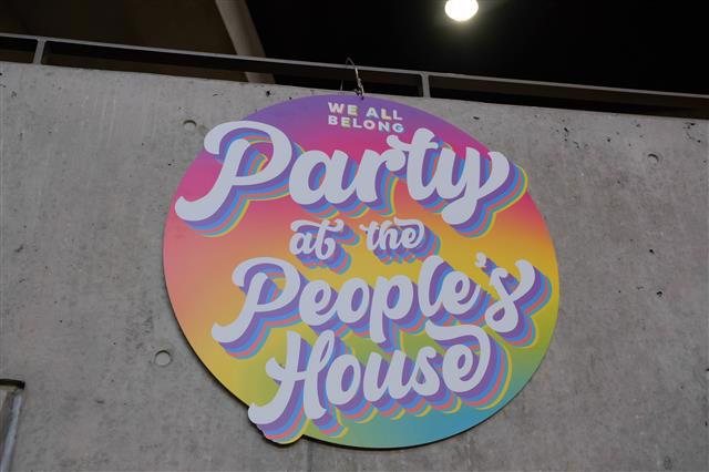 Photograph of a mural titled “The Sisterhood of Two Hearts” displayed on the exterior wall of Mexic-Arte Museum. The artwork features vibrant, colorful depictions of cultural unity between Austin, Texas, and Saltillo, Mexico. Artists: Ana Sofia and Chous. Photo by Lori Renteria. Text overlay says “The Creative Reset” with a City of Austin seal.