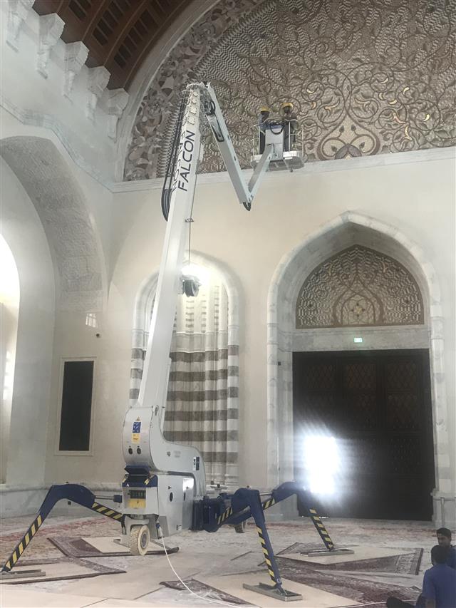 spider-lift-church-maintenance