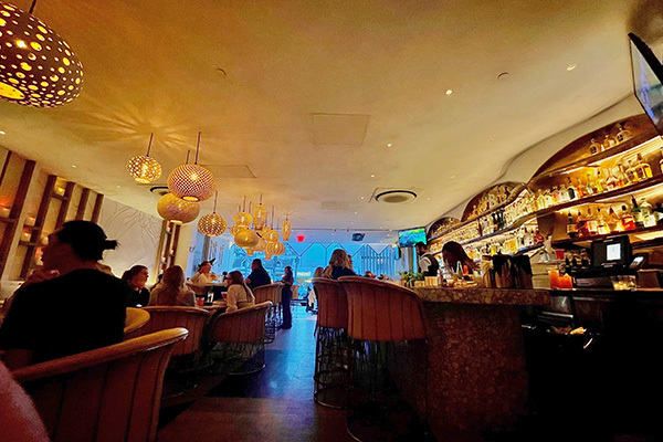 洗練された店内