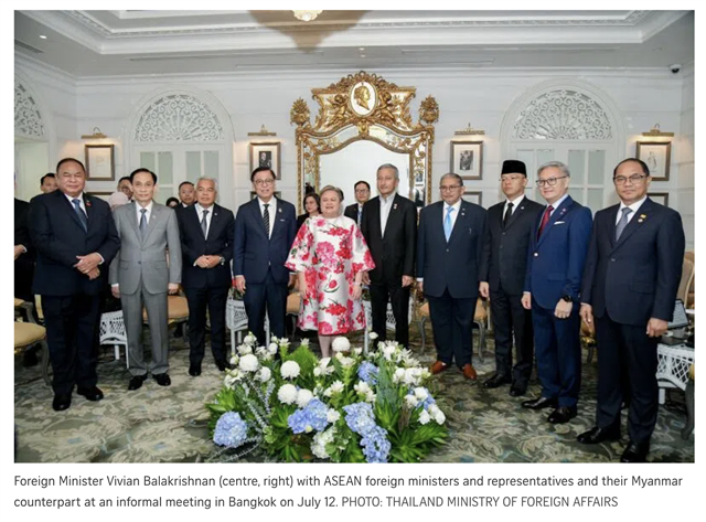 ASEAN Foriegn Ministers with Myanmar representatives