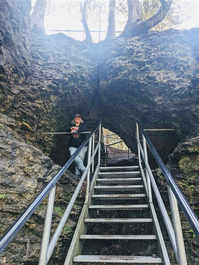 The image shows a line drawing of the proposed observation deck that will be built at valens lake. There is text to the left of the image. The text informs that the old tower was built in the mid-1970s and was demolished. The new tower is planned for the same location as the original, and will be wheelchair accessible including two viewing decks constructed of steel and wood. The construction should begin in Winter of 2024 and run to early 2024. 