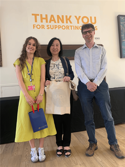 Dean Yang (center) met with Professor Dafydd Fell (right) and Rachel Gover (left), the Head of Study Abroad at the School of Oriental and African Studies, University of London.（Photo by IMAS）