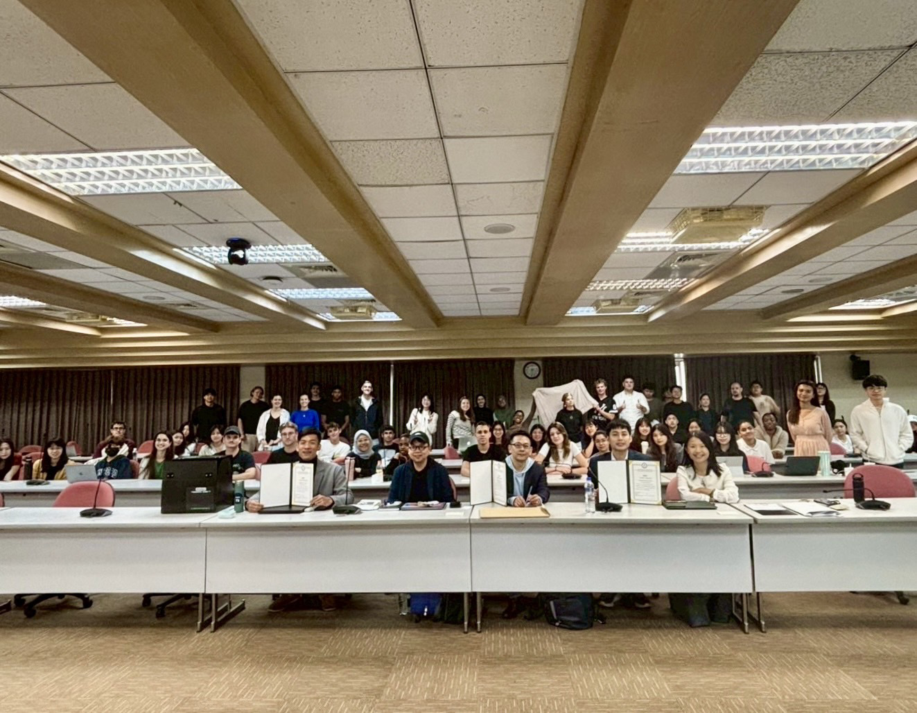 Group Photo of the Seminar on Sustainable Innovation (Photo by IMES)
