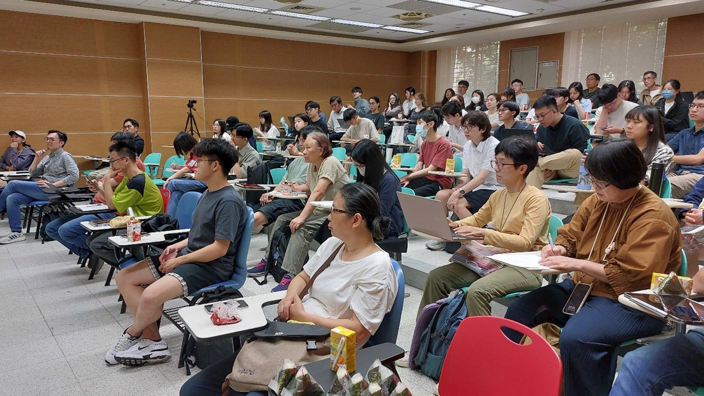 講座吸引校內外眾多師生出席聆聽。(照片來源：社科院)