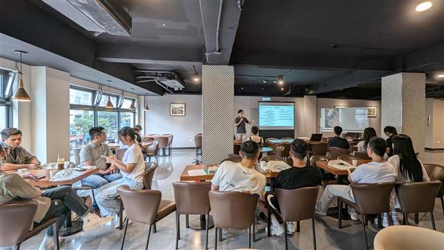 社科院114學年度新生迎新活動，將近三百位社科院各學系的大一新生們齊聚一堂。(照片來源：社科院)