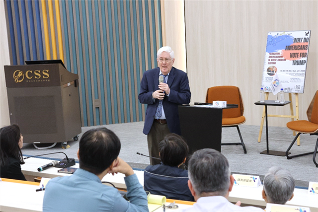 美國普林斯頓大學Christopher H. Achen榮譽教授應政大社科院邀請，進行「美國人為何投票給川普？近年美國選舉中的極化與重組」社科Plus系列專題演講。（照片來源：社科院）