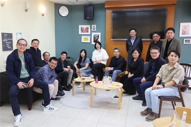 社科院、傳播學院及創國學院的師長們齊聚，與 Dr. Aizawa分享EMI教學經驗。（照片來源：社科院）