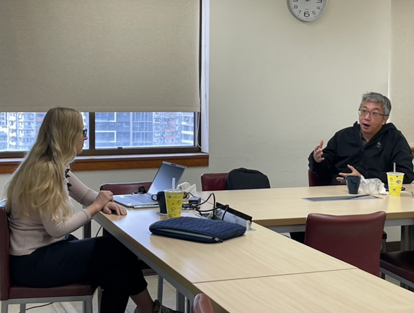 台大地理系溫在弘教授提供資料建模與分析相關建議。(照片來源：社科院)