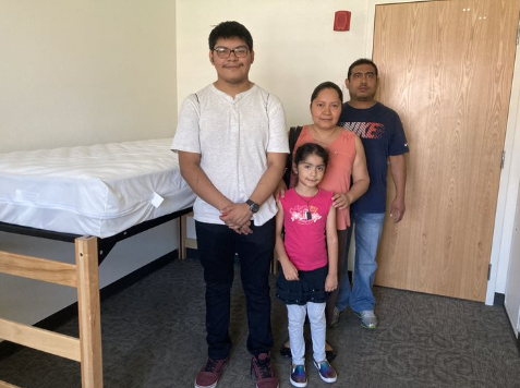 Former REC student moves into the dorms in August 2023 with the help of his family