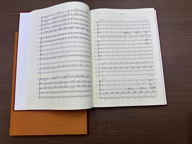 著名カンパニー所属 音楽家のお客様　楽譜の上製本（シャンタン生地仕上げ）