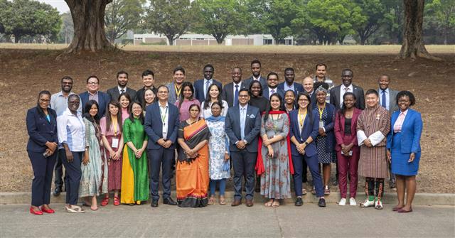 Kingdom of the Netherlands Visits ICRISAT in Mali