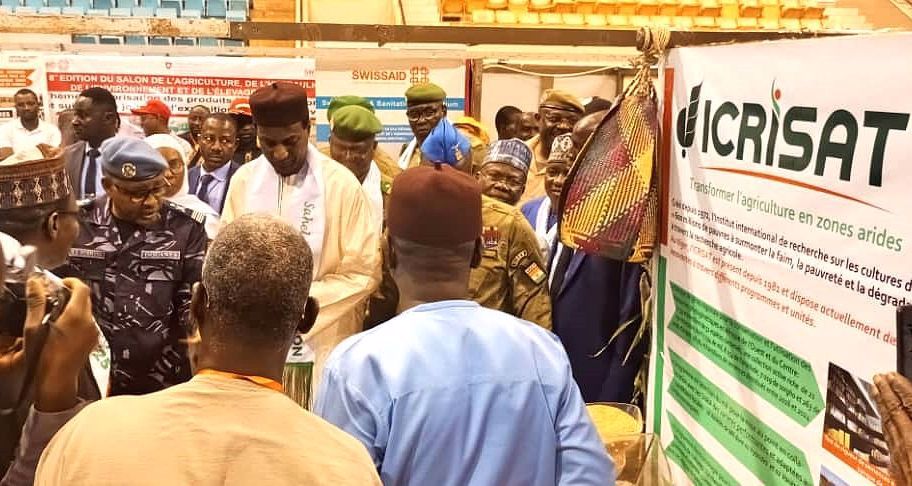 Nigerien Prime Minister and Minister of Agriculture Visit ICRISAT Exhibition at SAHEL 2025