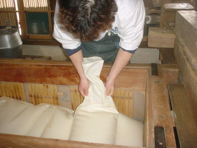 Using a FUNE for FUNASHIBORI pressing of TOBINGAKOI DAIGINJO - know all those terms?