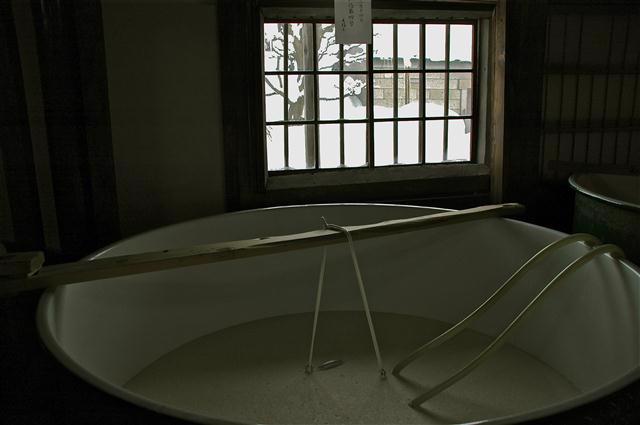 Fermenting moromi (mash) under the window