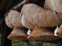 Huge rope binding at Izuma Taisha in San'in