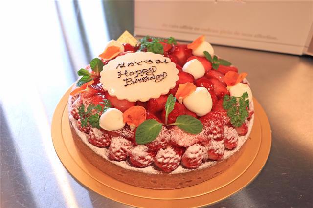 スタッフナカグロの誕生日ケーキ
