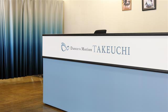 Dance & Motion TAKEUCHIのサインデザイン